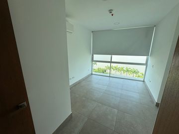 En venta departamento de 3 dormitorios en Mocoli Blue Bay, Samborondón .(JP)