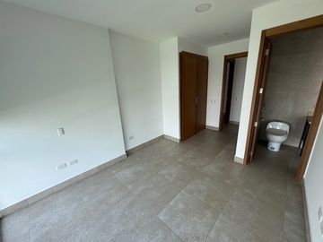 En venta departamento de 3 dormitorios en Mocoli Blue Bay, Samborondón .(JP)
