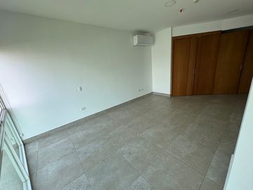 En venta departamento de 3 dormitorios en Mocoli Blue Bay, Samborondón .(JP)