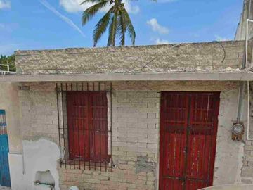 CASA EN PROGRESO PARA REMODELAR  A 150 METROS DEL MALECON Y DE LA PLAYA