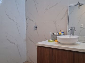 VENDO HERMOSO DEPARTAMENTO EN SALAMANCA MONTERRICO $170.000