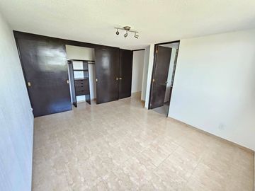Venta de Departamento en Lomas Verdes, Amplio y súper Oportunidad