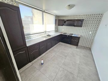 Venta de Departamento en Lomas Verdes, Amplio y súper Oportunidad