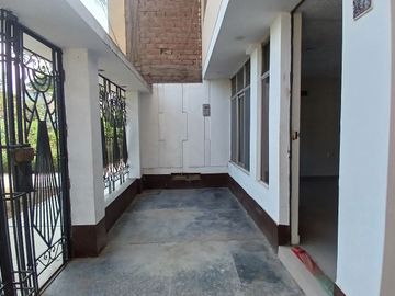 SE VENDE CASA DE 2 PISOS EN LA URB. SAN AGUSTIN, COMAS