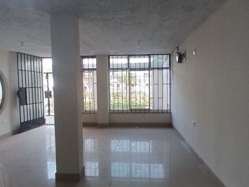 SE VENDE CASA DE 2 PISOS EN LA URB. SAN AGUSTIN, COMAS