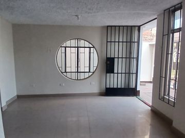 SE VENDE CASA DE 2 PISOS EN LA URB. SAN AGUSTIN, COMAS