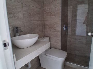 VENDO LINDO DUPLEX EN  SALAMANCA MONTERRICO $ 155,000