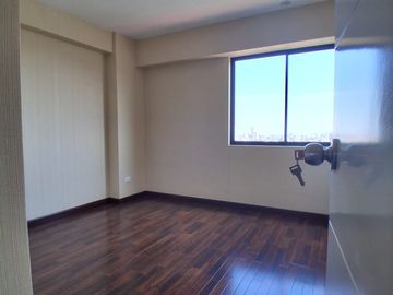 VENDO HERMOSO DEPARTAMENTO FLAT EN SALAMANCA MONTERRICO $ 89,000