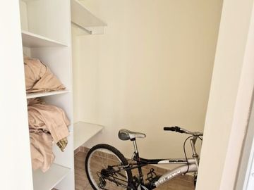 SE ALQUILA DEPARTAMENTO CON COCHERA EN CONDOMINIO BUGANVILLAS COMAS