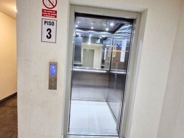 SE ALQUILA DEPARTAMENTO CON COCHERA EN CONDOMINIO BUGANVILLAS COMAS