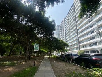 CÉNTRICO - DEPARTAMENTO 1 DORMITORIO - COCHERA -  ÁREAS COMUNES - LINCE LÍMITE SAN ISIDRO - FRENTE A PARQUE CASTILLA