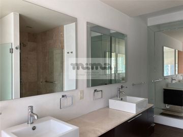 PH en Venta en Lomas del Chamizal. Privada del Bosque