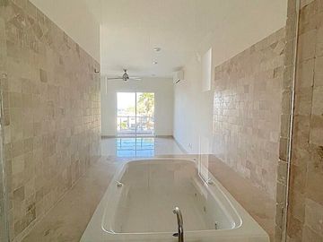 🏡 San Charbel – Oportunidad única con vista al mar en Sunset, Cabo San Lucas