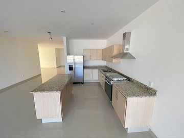 🏡 San Charbel – Oportunidad única con vista al mar en Sunset, Cabo San Lucas