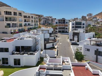 🏡 San Charbel – Oportunidad única con vista al mar en Sunset, Cabo San Lucas