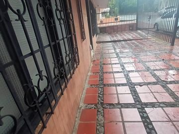 Casa con Piscina en Cristales – Ideal para Vivir o Invertir