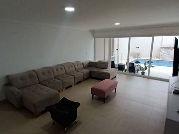 Casa con Piscina en Cristales – Ideal para Vivir o Invertir