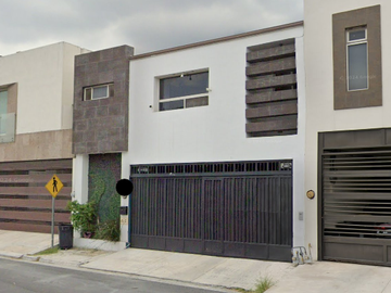 Venta de Casa en Remate, gran ubicación cerca de Plaza Qú, Col. Cumbres Elite, Monterrey, Nuevo León
