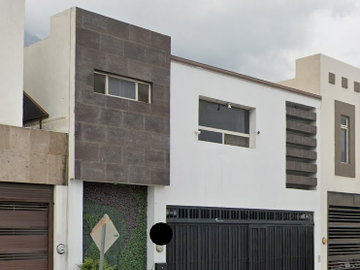 Venta de Casa en Remate, gran ubicación cerca de Plaza Qú, Col. Cumbres Elite, Monterrey, Nuevo León
