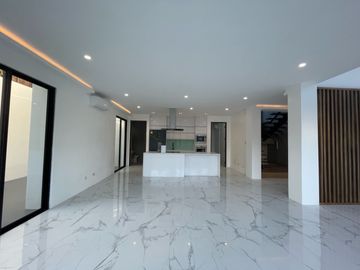 BF Homes Parañaque Brand New House For Sale! 5 bedrooms with Pool