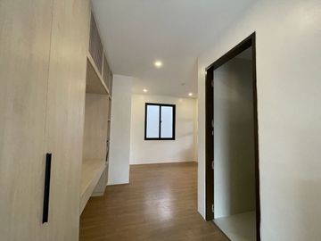 BF Homes Parañaque Brand New House For Sale! 5 bedrooms with Pool