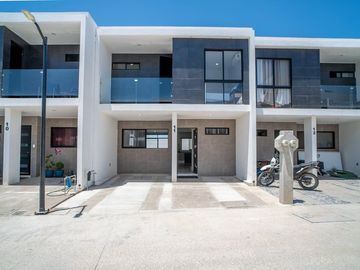 Venta de Exclusiva Casa Amueblada en Porto Residencial  | Costa Coral | Jarretaderas, Nayarit- ¡Prácticamente Nueva!