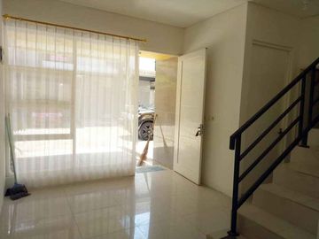 Disewakan Rumah Baru Renovasi Siap Huni di Perumahan Tropodo Waru Sidoarjo
