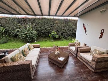 SE VENDE ESPECTACULAR CASA EN LA FLORIDA!