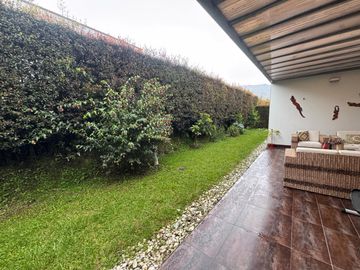 SE VENDE ESPECTACULAR CASA EN LA FLORIDA!