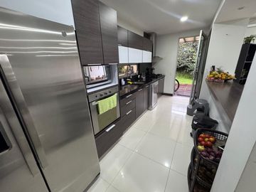 SE VENDE ESPECTACULAR CASA EN LA FLORIDA!