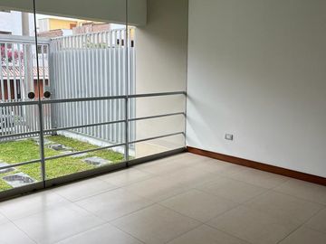 DEPARTAMENTO MÁS AIRES Y ESTACIONAMIENTO - LA MOLINA