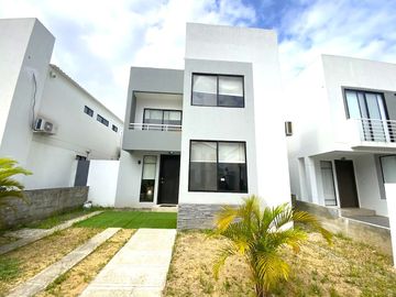Oportunidad Se vende casa en Aguamarina La Joya 4 dormitorios