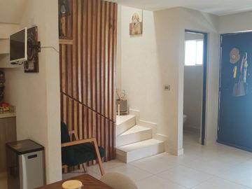 CASA EN VENTA HACIENDA DE ALBA, LEON GTO. ZONA SUR CASA DE 2 PLANTAS SOBRE BLVD. LOS PORTALES A 2 MINUTOS DE BLV. AEROPUERTO
