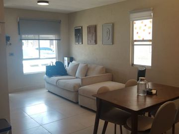 CASA EN VENTA HACIENDA DE ALBA, LEON GTO. ZONA SUR CASA DE 2 PLANTAS SOBRE BLVD. LOS PORTALES A 2 MINUTOS DE BLV. AEROPUERTO