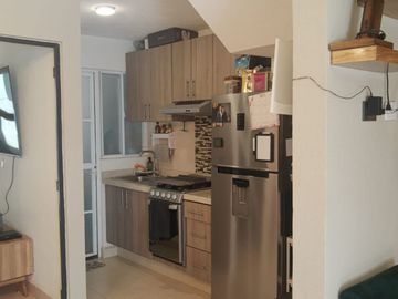 CASA EN VENTA HACIENDA DE ALBA, LEON GTO. ZONA SUR CASA DE 2 PLANTAS SOBRE BLVD. LOS PORTALES A 2 MINUTOS DE BLV. AEROPUERTO