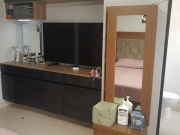 CASA EN VENTA HACIENDA DE ALBA, LEON GTO. ZONA SUR CASA DE 2 PLANTAS SOBRE BLVD. LOS PORTALES A 2 MINUTOS DE BLV. AEROPUERTO