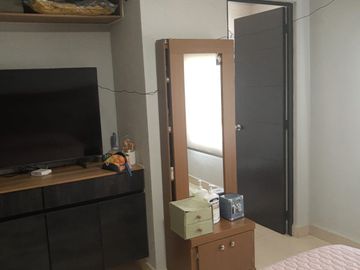 CASA EN VENTA HACIENDA DE ALBA, LEON GTO. ZONA SUR CASA DE 2 PLANTAS SOBRE BLVD. LOS PORTALES A 2 MINUTOS DE BLV. AEROPUERTO