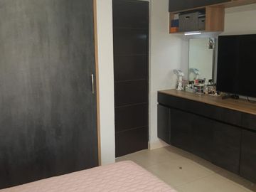 CASA EN VENTA HACIENDA DE ALBA, LEON GTO. ZONA SUR CASA DE 2 PLANTAS SOBRE BLVD. LOS PORTALES A 2 MINUTOS DE BLV. AEROPUERTO