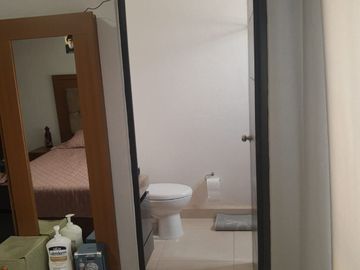 CASA EN VENTA HACIENDA DE ALBA, LEON GTO. ZONA SUR CASA DE 2 PLANTAS SOBRE BLVD. LOS PORTALES A 2 MINUTOS DE BLV. AEROPUERTO