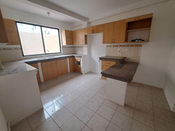 Venta Casa Urbanización Ciudad Celeste Samborondon Guayaquil