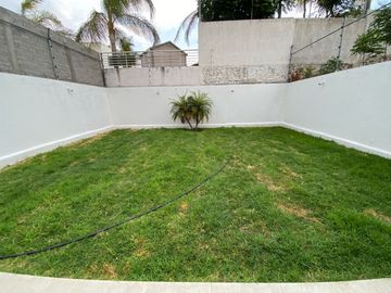 Casa de 3 recámaras y cuarto de servicio en Cumbres del Lago, Juriquilla, Querétaro