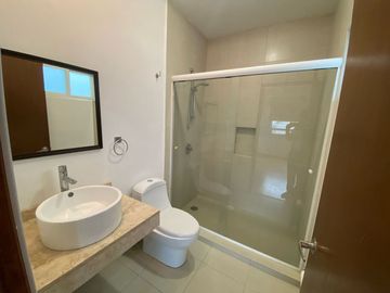 Casa de 3 recámaras y cuarto de servicio en Cumbres del Lago, Juriquilla, Querétaro