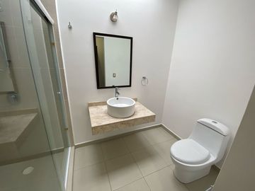 Casa de 3 recámaras y cuarto de servicio en Cumbres del Lago, Juriquilla, Querétaro