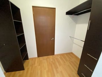 Casa de 3 recámaras y cuarto de servicio en Cumbres del Lago, Juriquilla, Querétaro