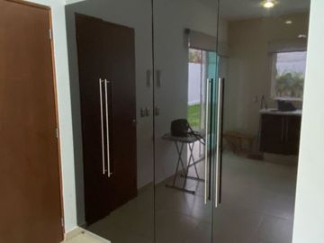 Casa de 3 recámaras y cuarto de servicio en Cumbres del Lago, Juriquilla, Querétaro