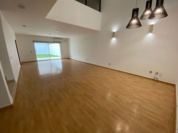 Casa de 3 recámaras y cuarto de servicio en Cumbres del Lago, Juriquilla, Querétaro