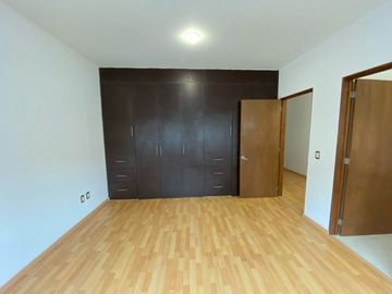 Casa de 3 recámaras y cuarto de servicio en Cumbres del Lago, Juriquilla, Querétaro