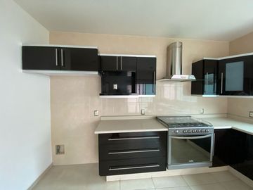 Casa de 3 recámaras y cuarto de servicio en Cumbres del Lago, Juriquilla, Querétaro