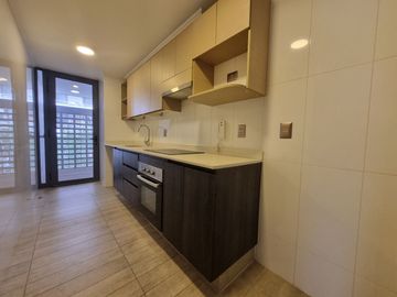 Venta de Lindo Depto. de 2 dormitorios 2 baños. Metro Pedro de Valdivia, Providencia.