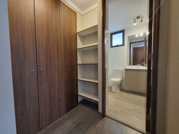 Venta de Lindo Depto. de 2 dormitorios 2 baños. Metro Pedro de Valdivia, Providencia.